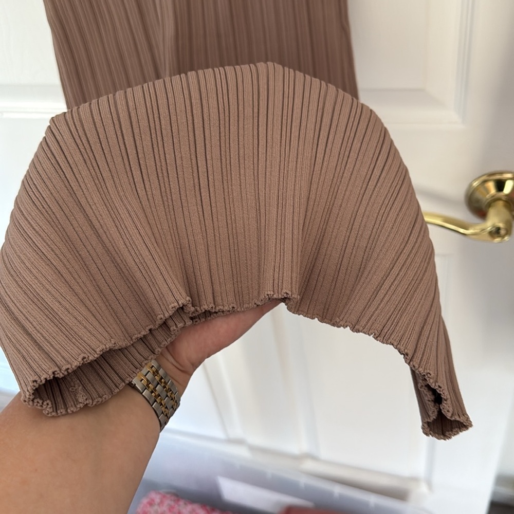 NWOT- WAYF Alexi Long Sleeve Ribbed Dress - Picture 10 of 13